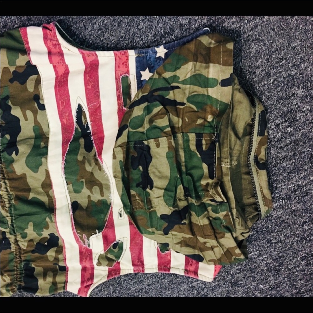 Camouflaged Sleeveless Hoodie Jacket - Picture 7 of 8